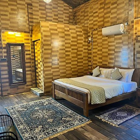 Sterling Padam Pench Hotell Khawāsa Exteriör bild