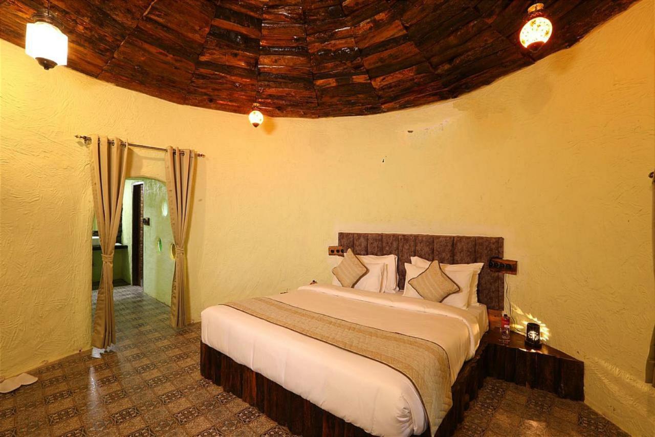 Sterling Padam Pench Hotell Khawāsa Exteriör bild