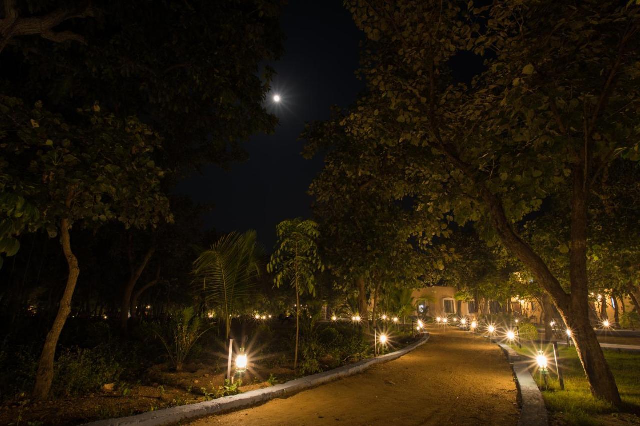 Sterling Padam Pench Hotell Khawāsa Exteriör bild