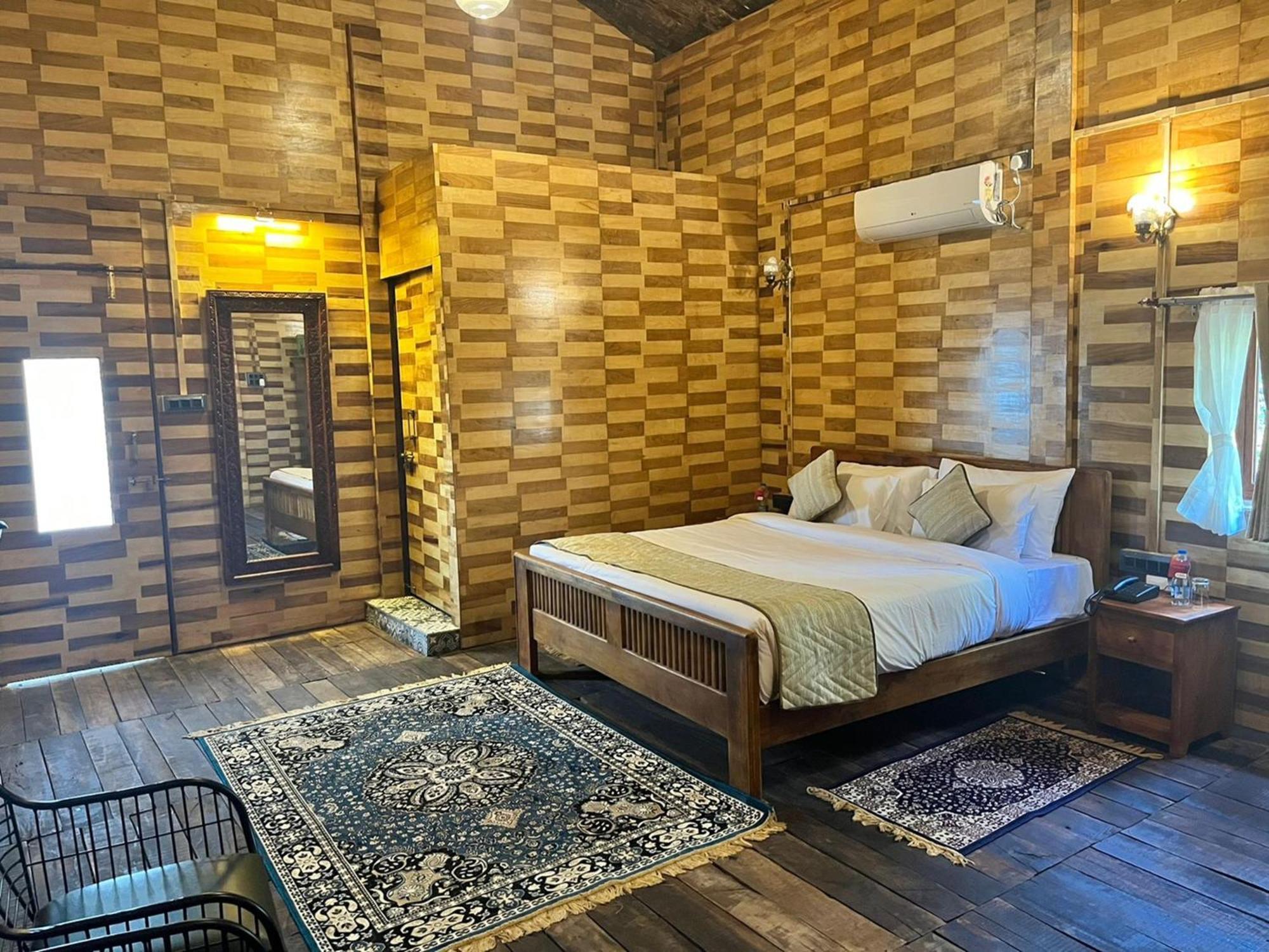 Sterling Padam Pench Hotell Khawāsa Exteriör bild